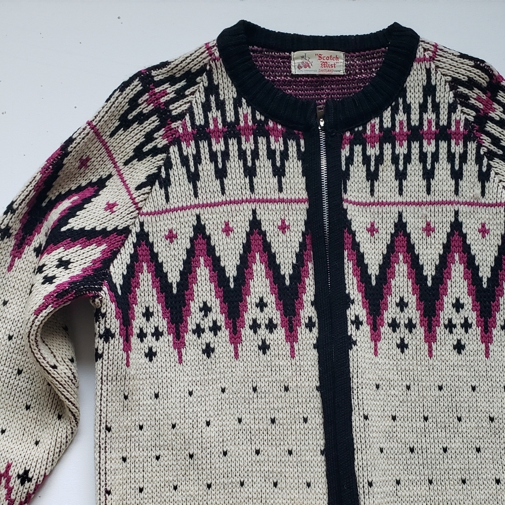 1960s 1970s Vintage Scotch Mist Shetland Cream Magenta Black Wool Sweater